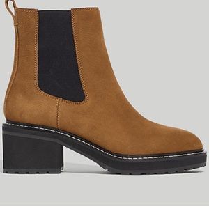 NWOT Carina Platform Chelsea Boots